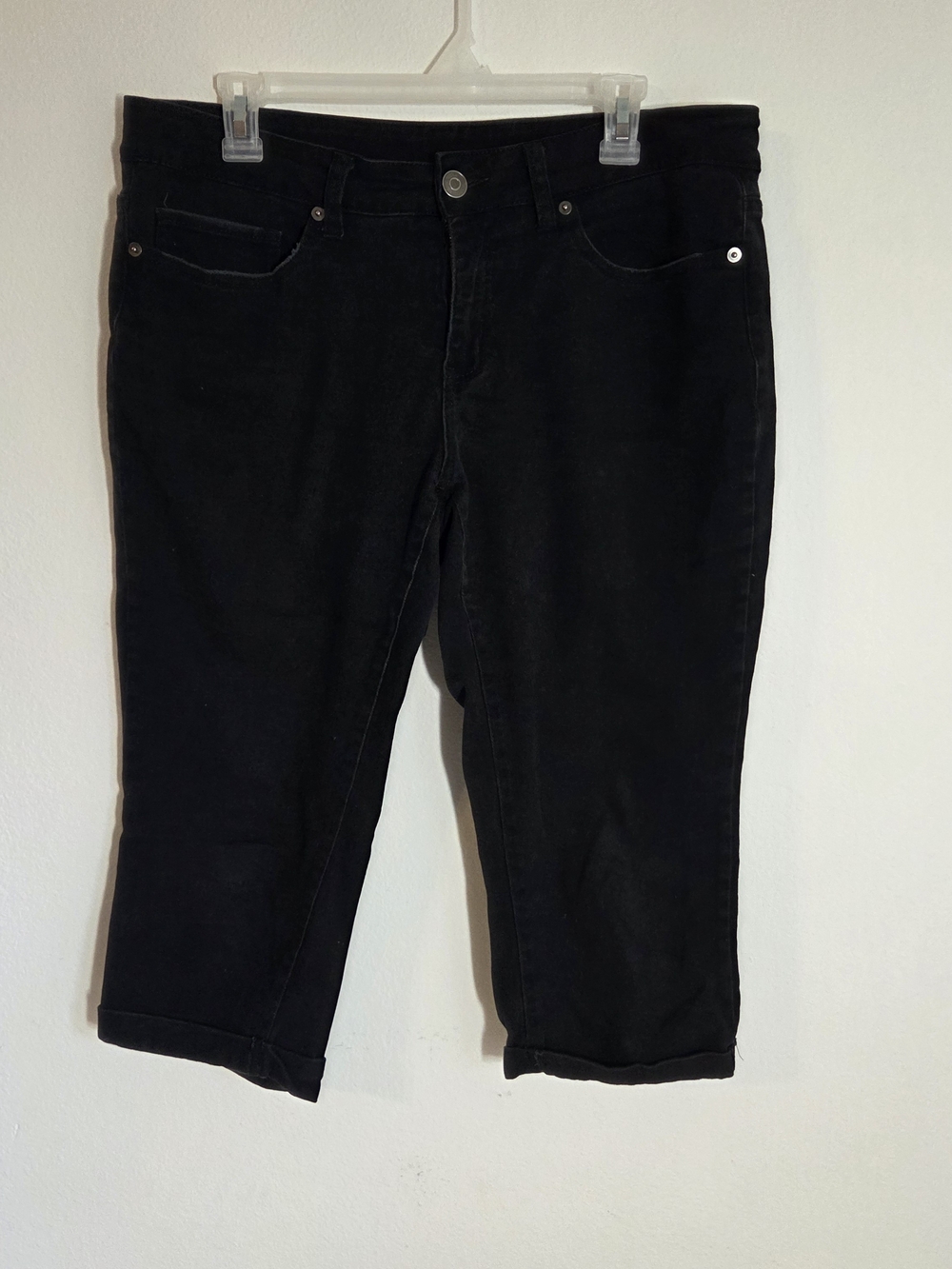 Time and Tru Women's Size 14 Black Denim Capri Jeans Mid Rise Stretch Cuffed